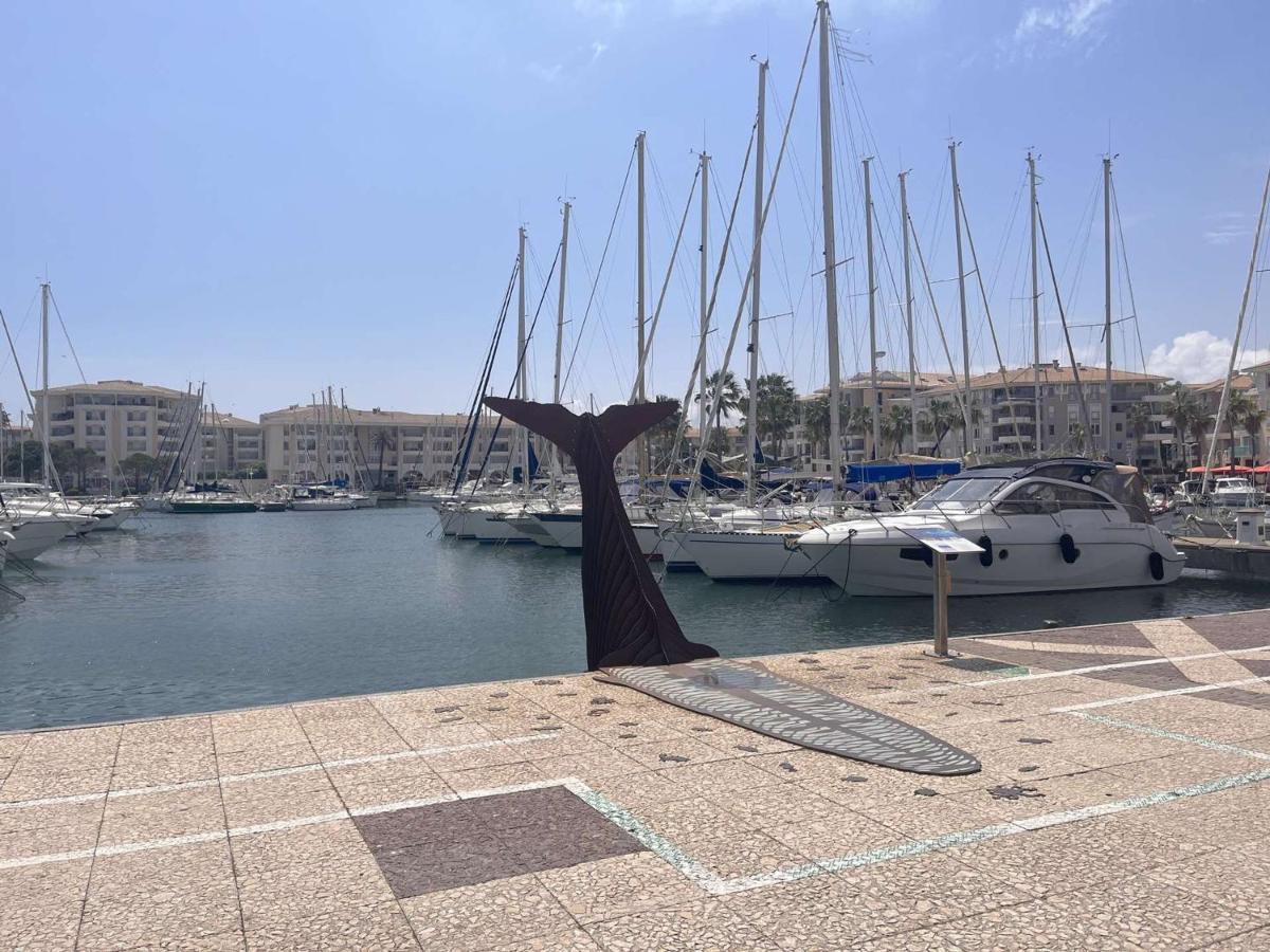 Studio Cabine A 200M De Port Frejus, Plage, Commerces, Terrasse, 4 Couchages, Menage Inclus - Fr-1-226A-31 Экстерьер фото