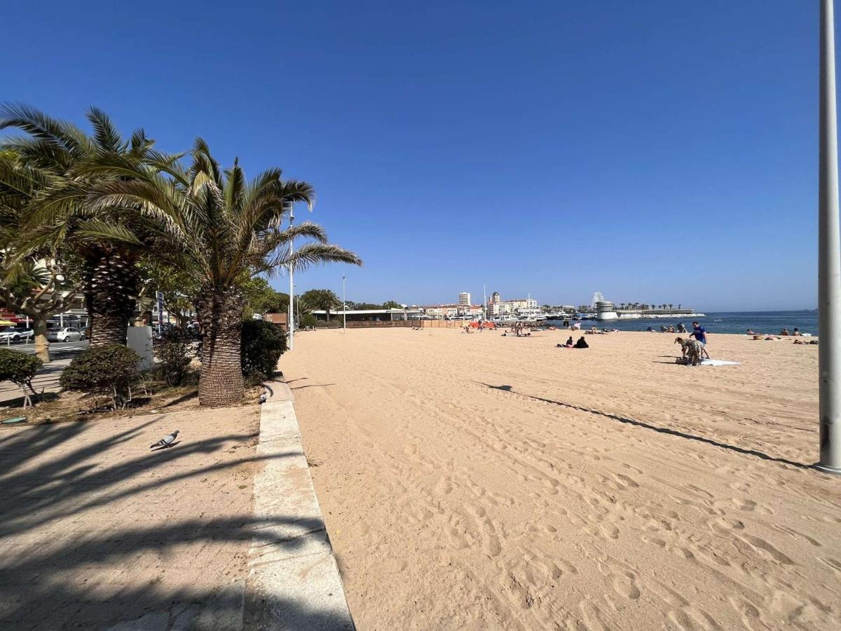 Studio Cabine A 200M De Port Frejus, Plage, Commerces, Terrasse, 4 Couchages, Menage Inclus - Fr-1-226A-31 Экстерьер фото
